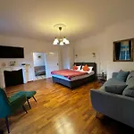 Hirsch Apartmán *