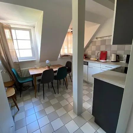 Hirsch Apartment
